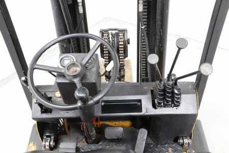 Carrelli elettrici 4 ruote 1989  Yale ERC050AGE (3)