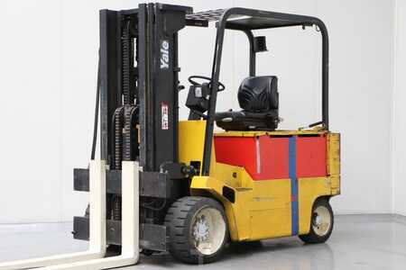 Carrelli elettrici 4 ruote 2000  Yale ERC50AKE (1)