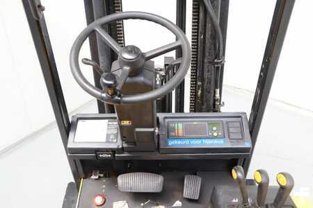 Carrelli elettrici 4 ruote 1999  Yale ERC25AGF (3)