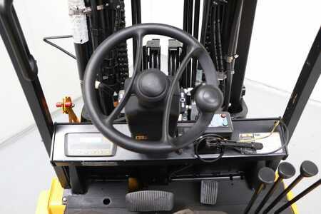Carrelli elettrici 4 ruote 2012  Yale ERC45HG (3)