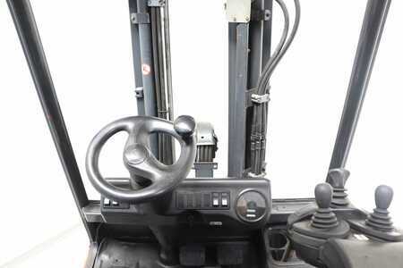 Elektryczne 4-kołowe 2009  Linde E30S-03/600 (3)