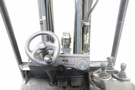 Elektryczne 4-kołowe 2001  Linde E30/600-02 (3)