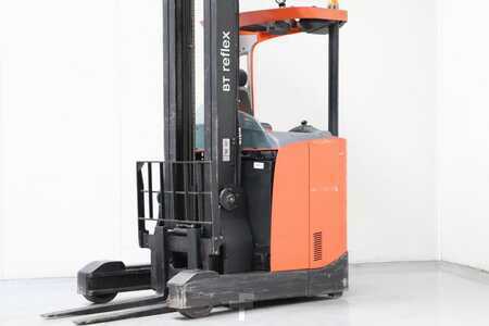 Carrelli retrattili 2012  BT RRE160 (1)