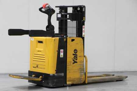 Pallet Stackers 2016  Hyster MP20XD (2)