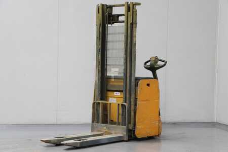 Pallet Stackers 2012  Yale MS16 (1)