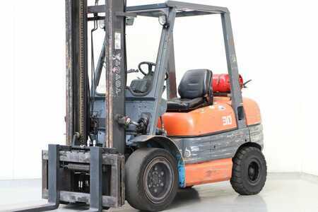 Treibgasstapler 1997  Toyota 02-6FGF30 (1)