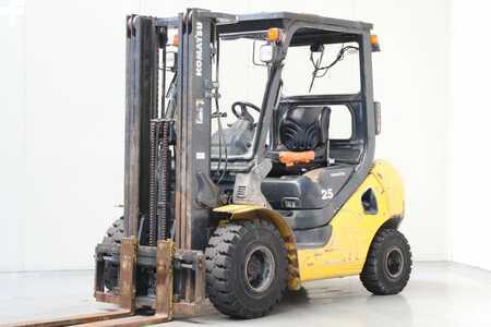 Dízel targoncák 2011  Komatsu FD25T-17 (1)