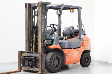 LPG VZV 2005  Toyota 02-7FGF30 (1)