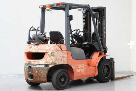 LPG VZV 2005  Toyota 02-7FGF30 (2)