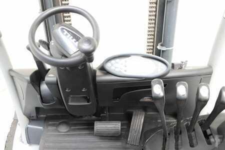 Carrelli elettrici 4 ruote 2013  Still RX60-40 (3)