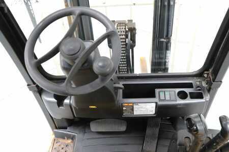 Chariots électriques à 4 roues 2019  Yale ERP18VF (3)
