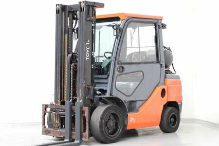 Carrelli elevatori GPL 2021  Toyota 02-8FGF30 (1)