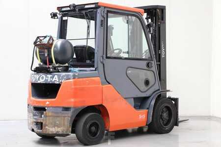 Carrelli elevatori GPL 2021  Toyota 02-8FGF30 (2)