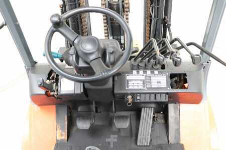 Carrelli elevatori GPL 2000  Toyota 02-7FGJF35 (3)