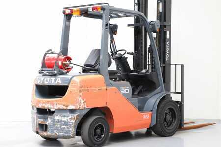Treibgasstapler 2015  Toyota 02-8FGF30 (2)
