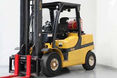 Treibgasstapler 2015  Yale GLP45VX6 (1)