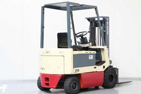 Eléctrico - 4 rodas - Nissan UM02L25U (2)
