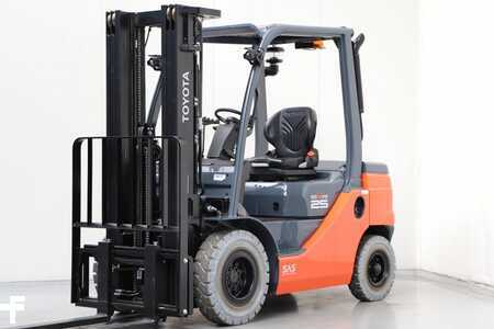 Dieseltrukki 2022  Toyota 52-8FDF25 (1)