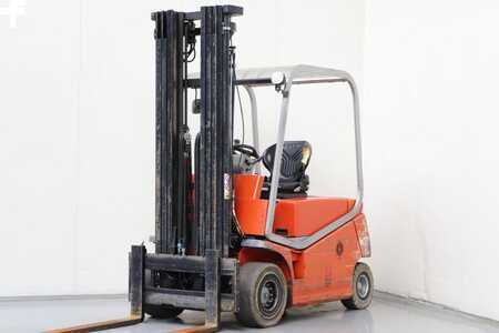 Elektryczne 4-kołowe 2005  BT C4E250V (1)