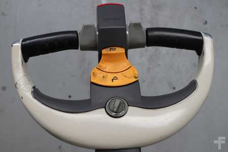 Stacker pedestre 2020  Crown WF 3000-1.2 TL (3)