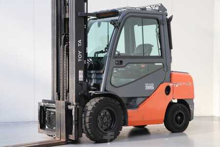 Chariots élévateurs diesel 2018  Toyota 52-8FDJF35 (1)