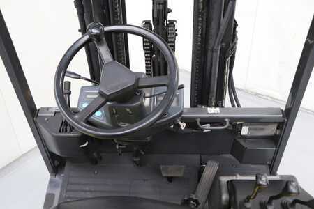 Elektro čtyřkolový VZV 2009  Nissan Q02L25CU (3)