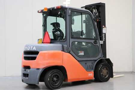 Dieselový VZV 2019  Toyota 40-8FD40N (2)