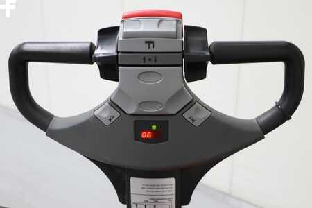 Wózek wysokiego podnoszenia 2005  BT SPE160 (3)