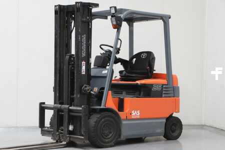 Chariots électriques à 4 roues 2006  Toyota 7FBMF25 (1)