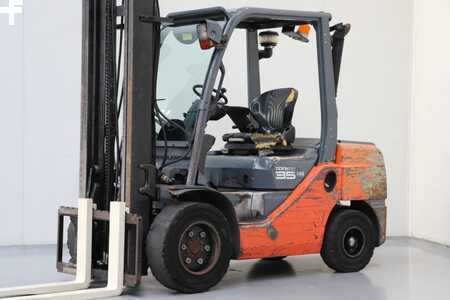 Chariots élévateurs diesel 2009  Toyota 52-8FDJF35 (1)