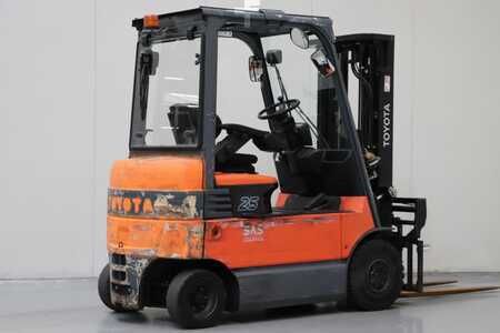 Chariots électriques à 4 roues 2012  Toyota 7FBMF25 (2)