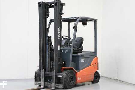 Elektro 4 Rad 2015  Toyota 8FBMKT25 (1)