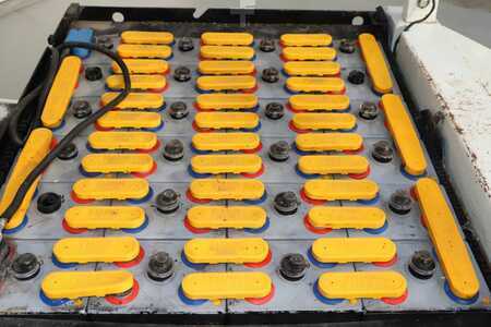 Sähkö - 4 pyör - Komatsu FB20-3 (5)