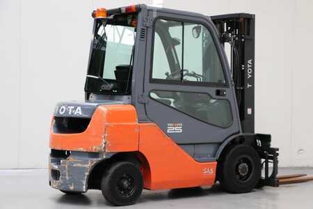 Chariots élévateurs diesel 2019  Toyota 52-8FDF25 (2)