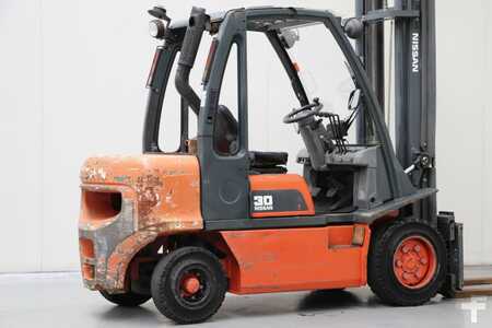 Dieseltrukki 2000  Nissan FGD02A30Q (2)