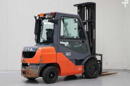 Diesel truck 2015  Toyota 02-8FDF30 (2)