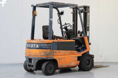 Carrelli elettrici 4 ruote 1990  Toyota FBM25 (2)