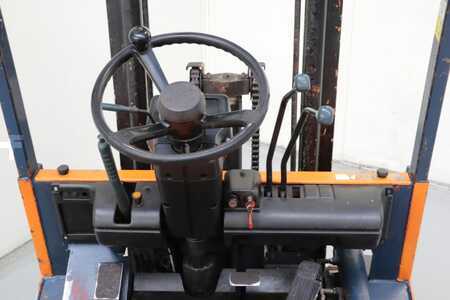 Carrelli elettrici 4 ruote 1990  Toyota FBM25 (3)