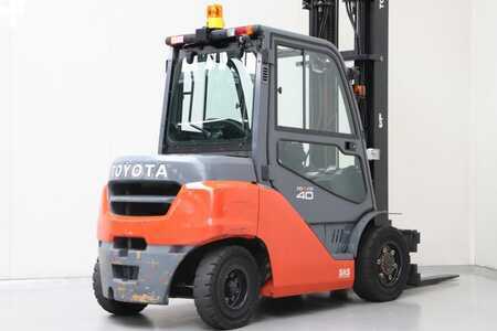Carrelli elevatori diesel 2015  Toyota 40-8FD35N (2)