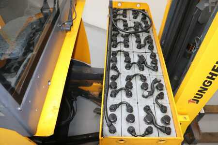 Chariots à mât rétractable 2010  Jungheinrich ETV C 20 (5)