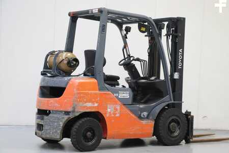 Gasoltruck 2012  Toyota 02-8FGF25 (2)