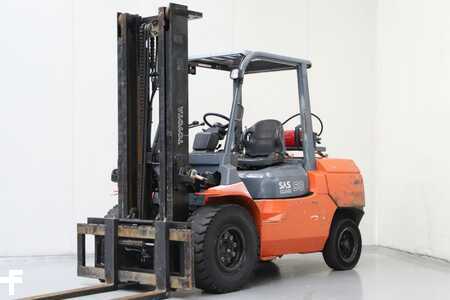 Gas truck 2001  Toyota 02-7FG45 (1)