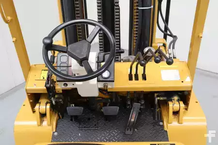 Gas truck - Nissan BF03A35 (3)