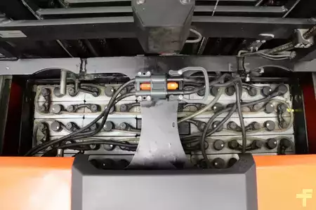 Vertical order pickers 2012  BT OME100H (6)