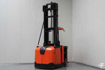 Vertikal-Kommissionierer 2013  BT OME100H (2)