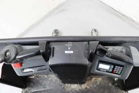 Vertikal-Kommissionierer 2013  BT OME100H (4)