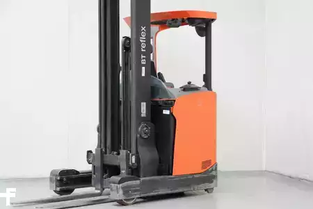 Carretilla retráctil 2019  Toyota RRE140H (1)