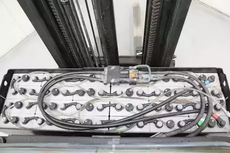 Carretilla retráctil 2019  Toyota RRE140H (6)