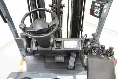 Elektrisk- 3 hjul 2015  Toyota 8FBET20 (3)