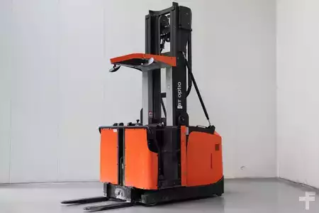 Vertical order pickers 2020  BT OME100H (1)